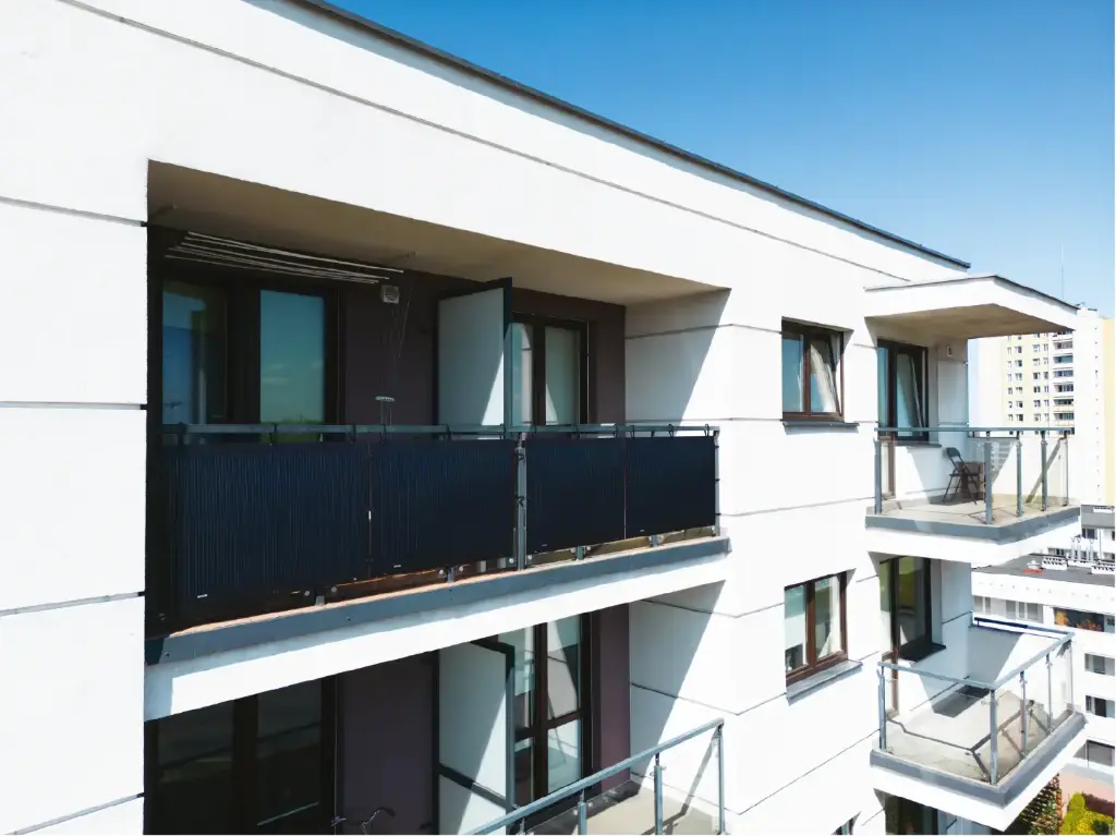Kompletny zestaw fotowoltaiczny na balkon SolisBox Flex 800 z 4 modułami Flex HPBC ETFE Full Black+SmartCord 6m